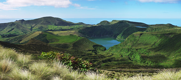 Die Kraterseen Lagoa Funda und Lagoa Rasa