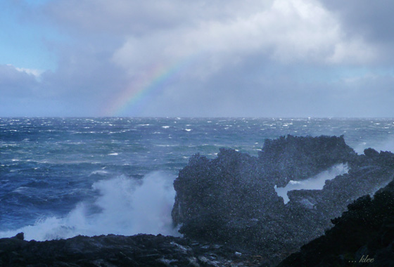 Brandung und Regenbogen auf Sao Jorge