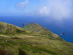 Blick zum Leuchtturm Farol do Carapacho